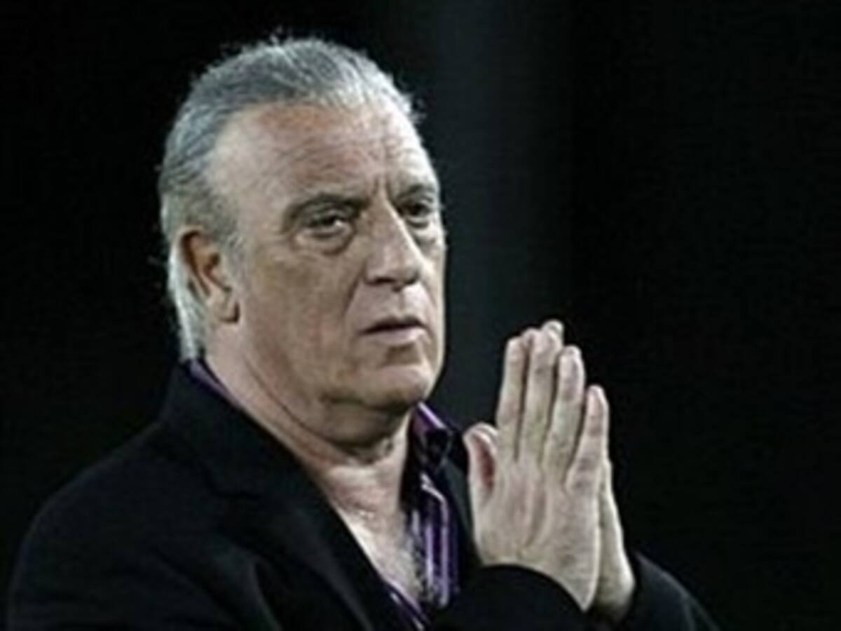 ''Coco'' Basile pide a hinchas del Racing que apoyen a ''Teo'' Gutiérrez