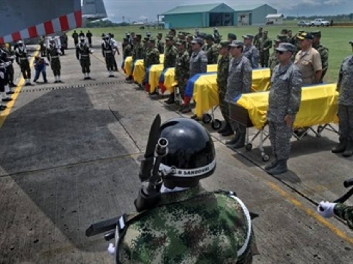 En fotos: Fuerzas Armadas rindieron homenaje a militares asesinados