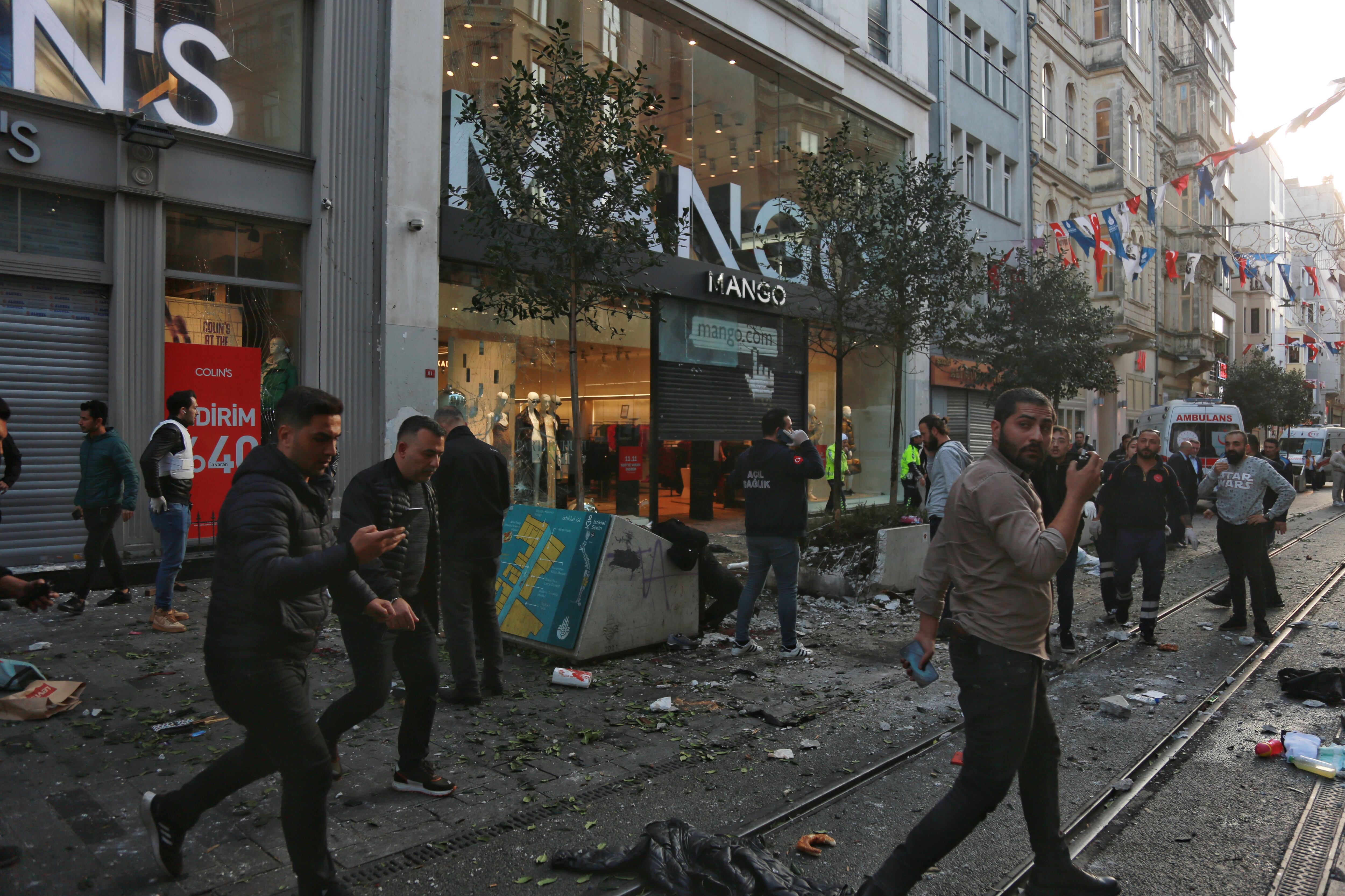 Momentos después de la explosión en la calle Istiklal, en Estambul (Turquía) 
(Photo by Hakan Akgun/ di images via Getty Images)