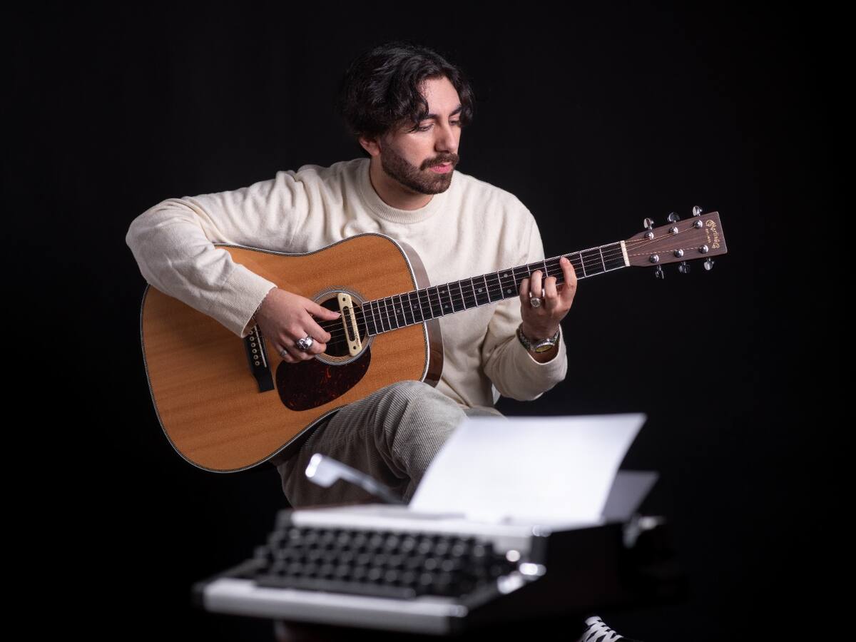 El chileno Antonio Montenegro presenta canciones para mitigar el despecho