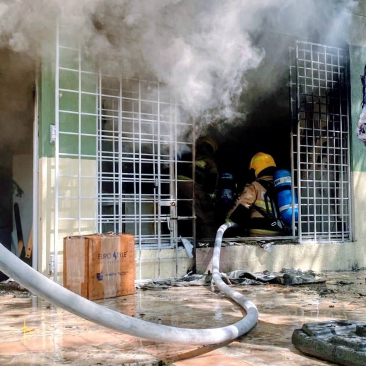 Cuerpo de Bomberos atendió incendio en un local comercial del Alto Bosque