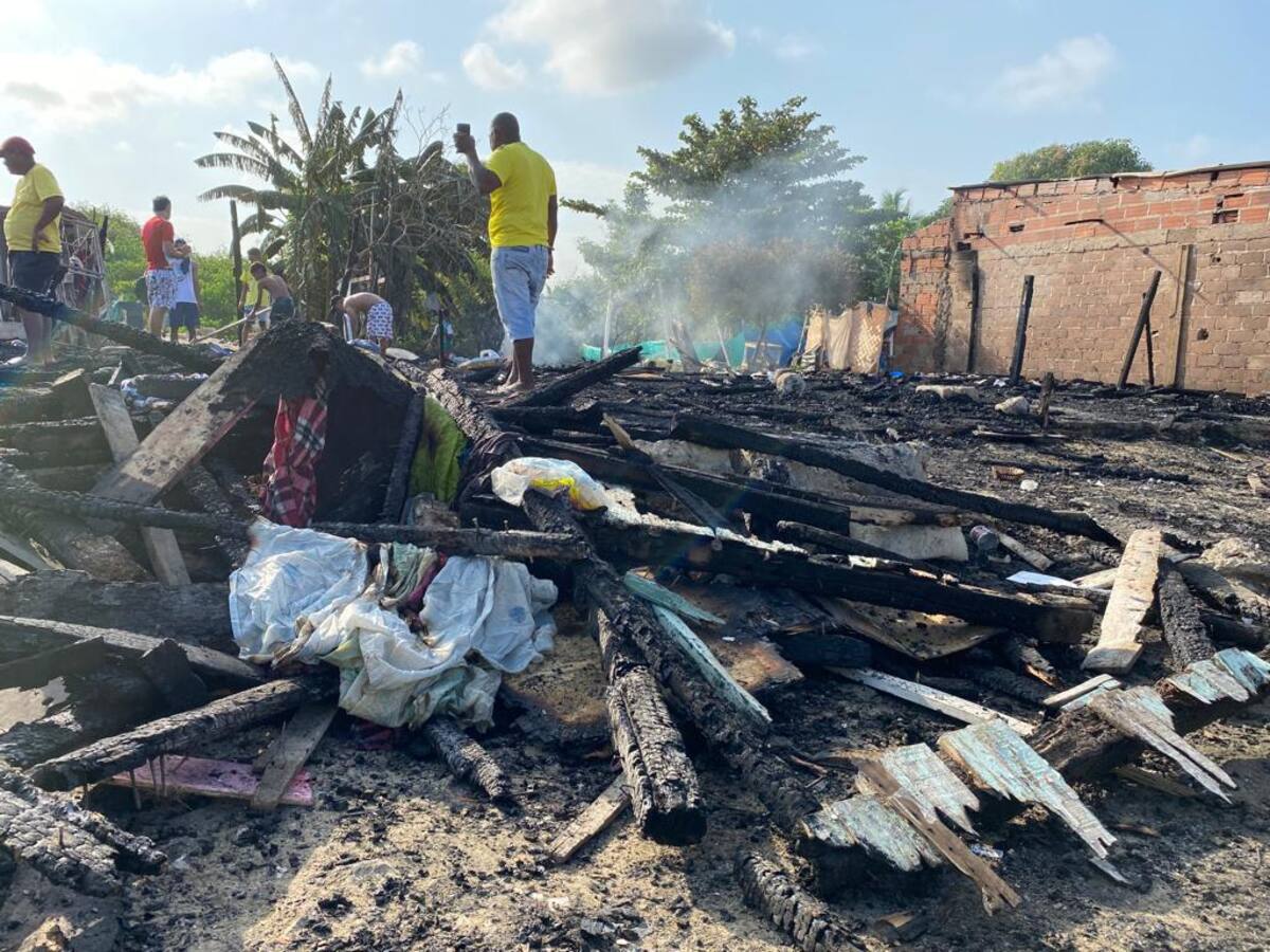 Incendio destruyó cinco viviendas en el barrio Olaya de Cartagena
