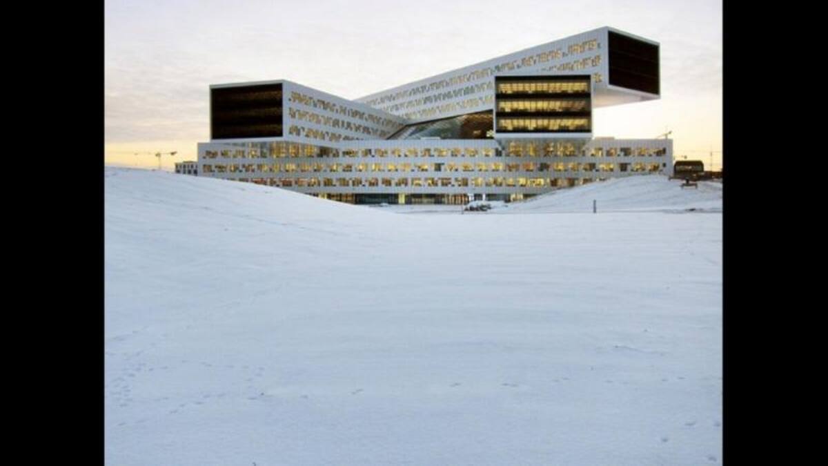 Las nuevas oficinas regionales e internacionales de Statoil en Fornebu, Noruega, ganaron en la categoría de Oficina. Estas oficinas representan los valores típicos escandinavos, haciendo hincapié en los valores democráticos y la igualdad social.