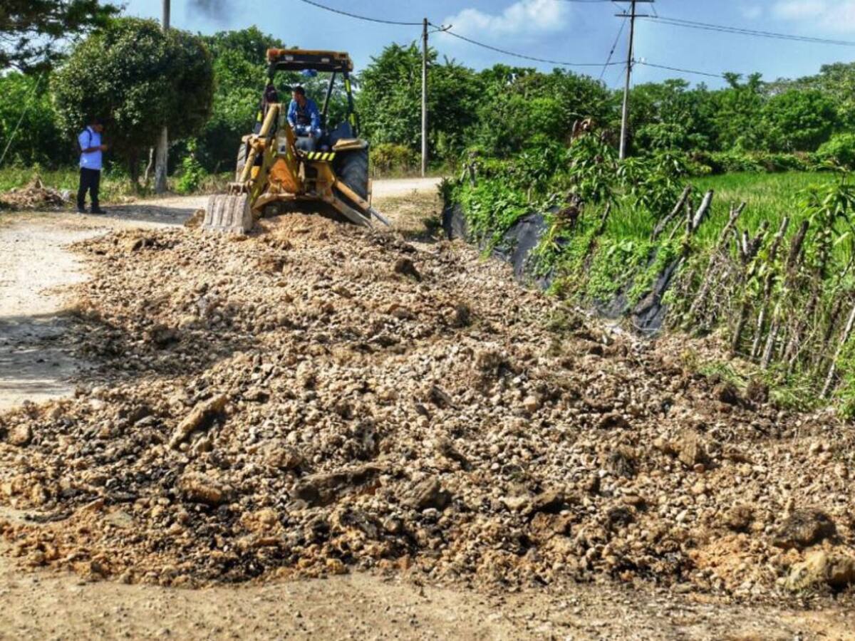 Distrito interviene vía de acceso de la Vereda El Zapatero
