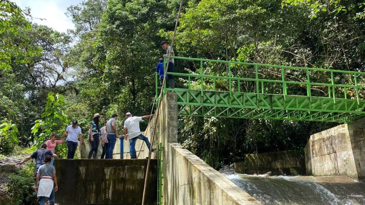 Congresista pide investigar presuntas irregularidades en el acueducto de Pueblo Rico