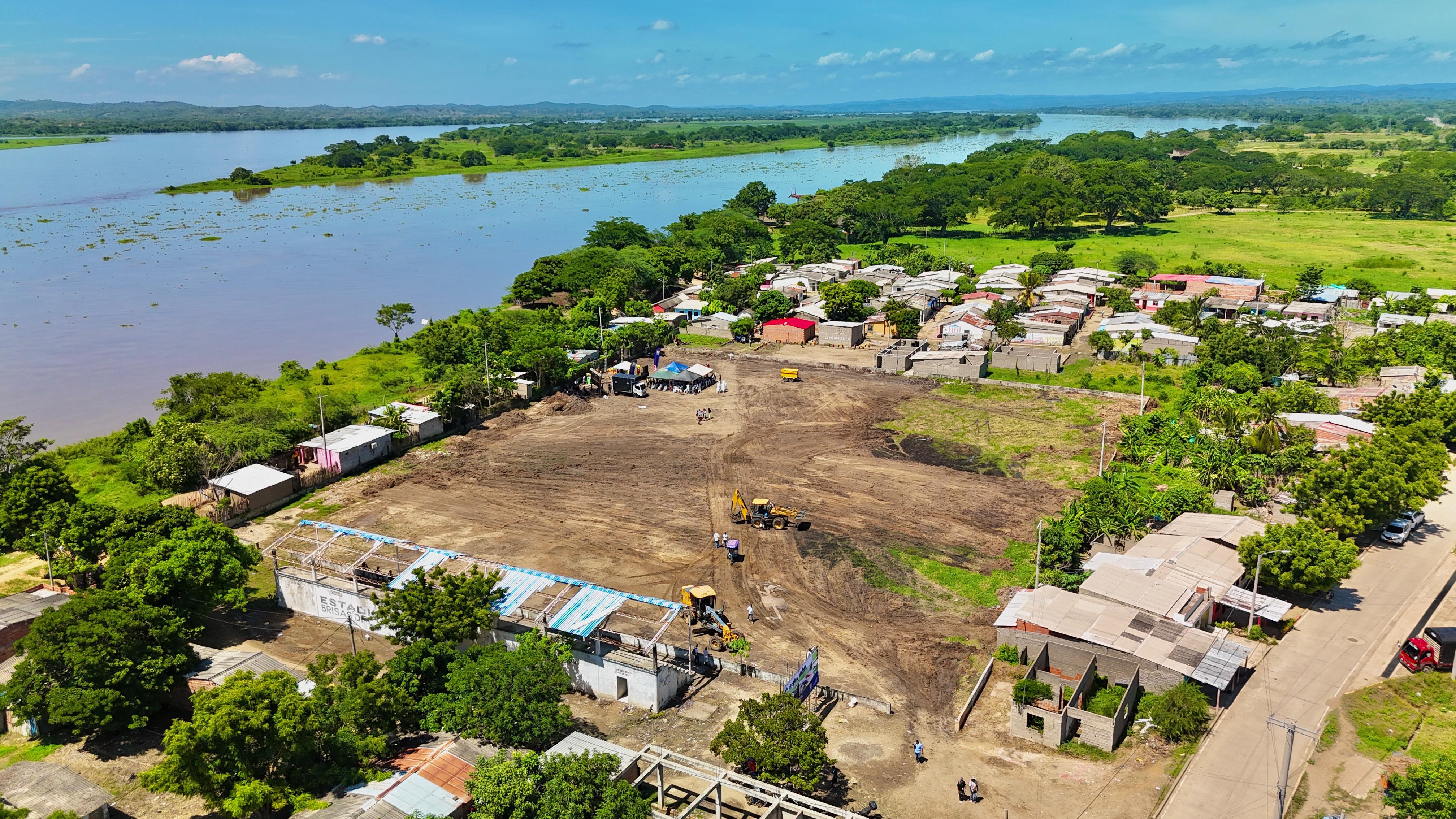 El gobernador de Bolívar, Yamil Arana Padauí, anunció la ejecución del proyecto de adecuación y mejoramiento de la cancha sintética Brisas del Magdalena