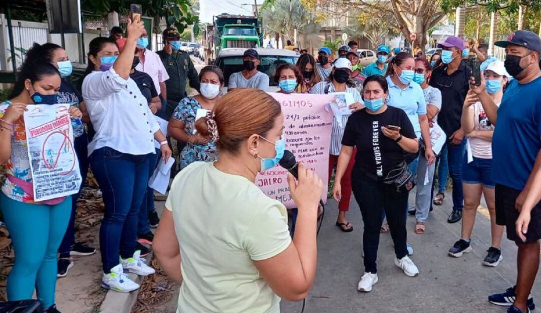 Según los residentes de este parque residencial, el preciado líquido es interrumpido hasta seis horas todos los días y no hay suficiente presión