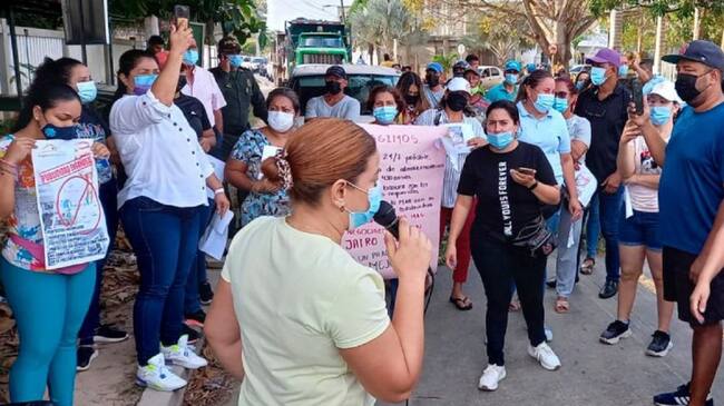 Según los residentes de este parque residencial, el preciado líquido es interrumpido hasta seis horas todos los días y no hay suficiente presión