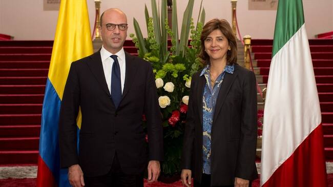 Angelino Alfano y María Ángela Holguín. Foto: Cancillería