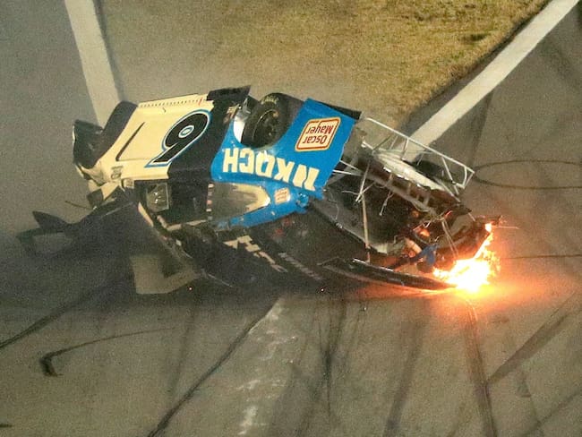 Brutal accidente en las 500 Millas de Daytona; piloto, en estado grave