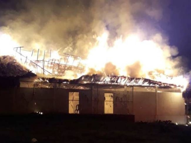 Incendio destruyó internado para niños especiales de San Juan Nepomuceno