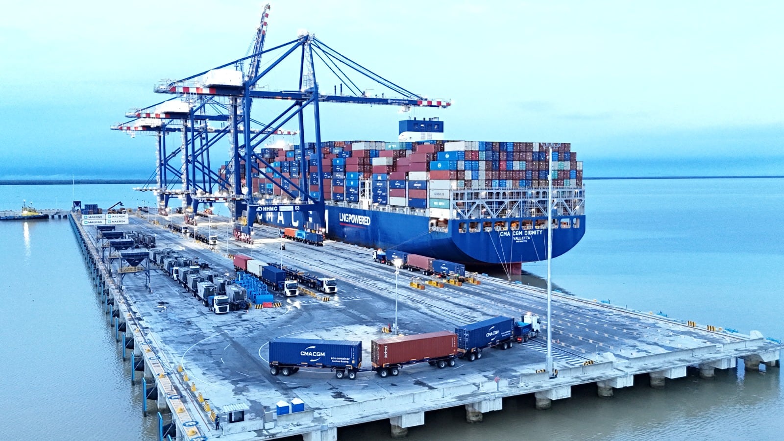 Buque Neo-Panamax en Puerto Antioquia. Cortesía: Puerto Antioquia.