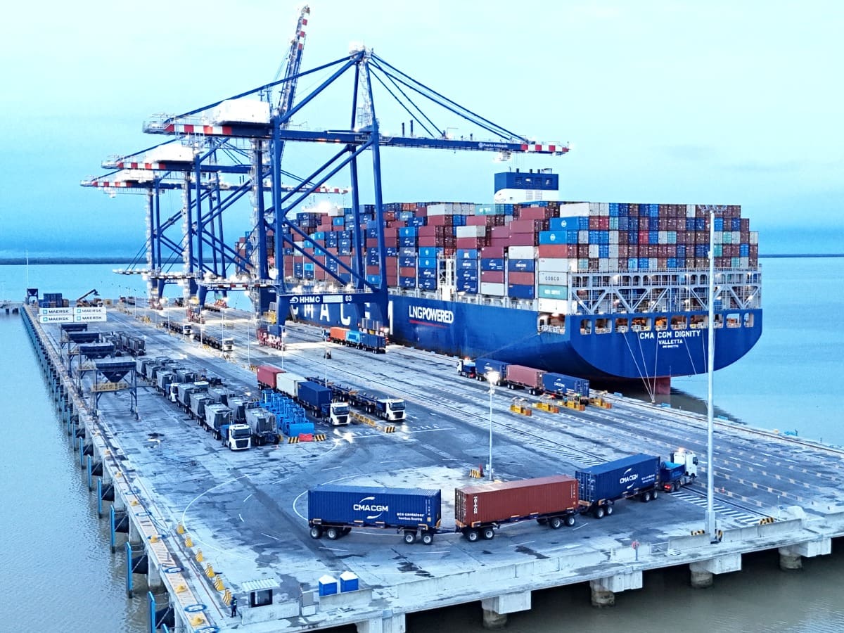 Llegó el buque más grande que ha recibido Puerto Antioquia, el Neo-Panamax