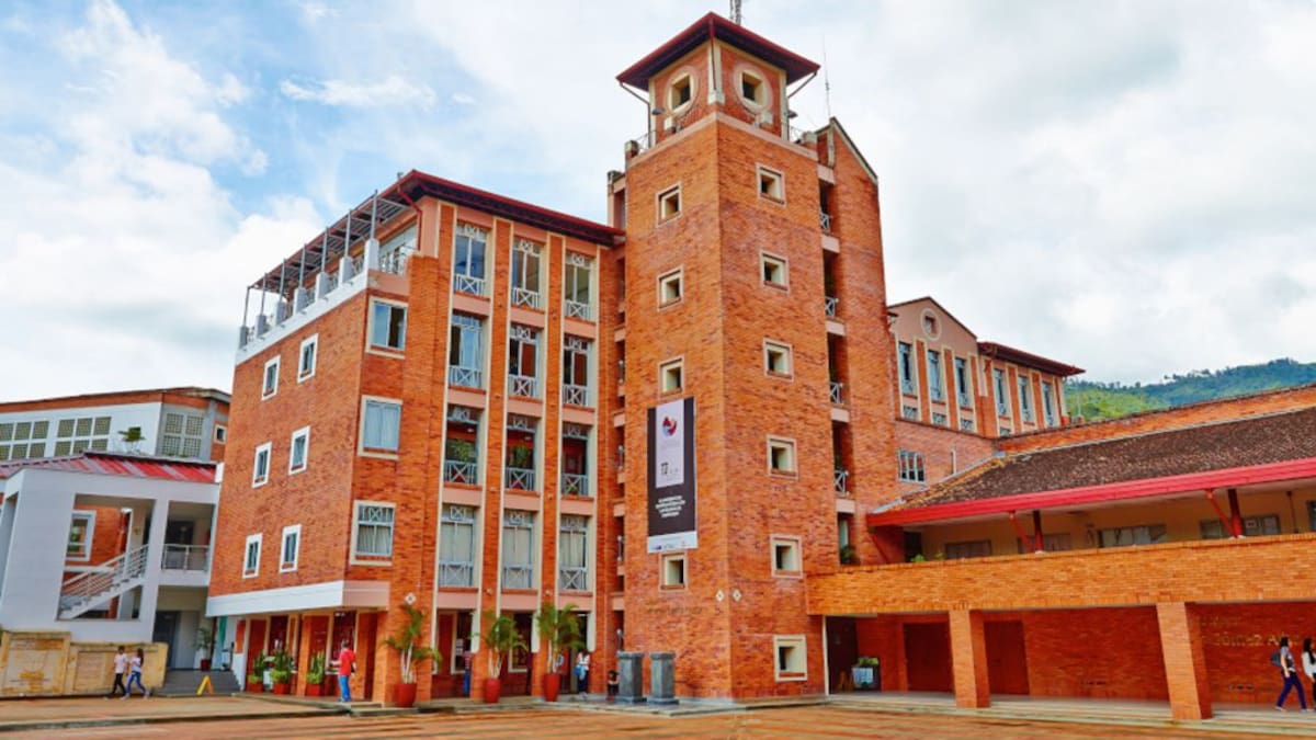 Universidades hacen “vaca” para evitar deserciones