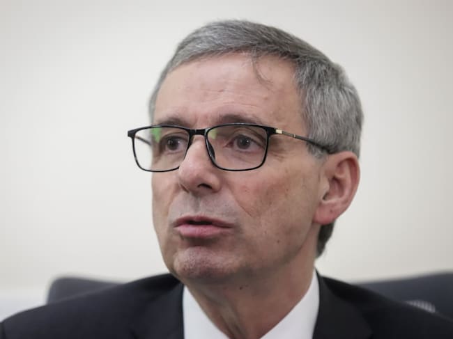 El ministro de Hacienda, Miguel Gómez, radicó ante la Secretaría de la Cámara de Representantes el proyecto de Presupuesto General de la Nación para la vigencia 2027, por un monto de $636 billones de pesos. (Colprensa – Catalina Olaya)