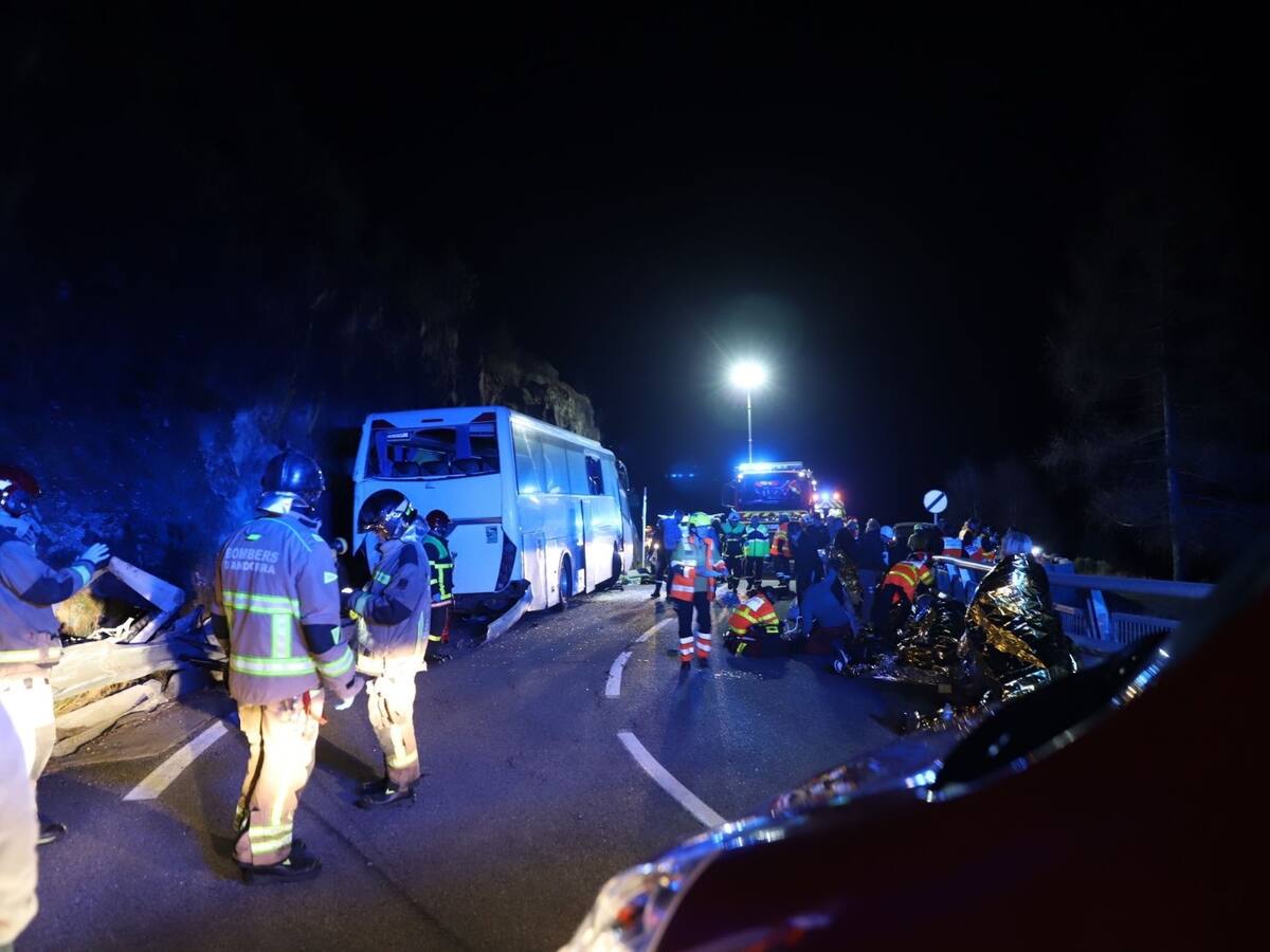 “Si no chocábamos contra la pared, nos íbamos al precipicio”: pasajero de bus accidentado