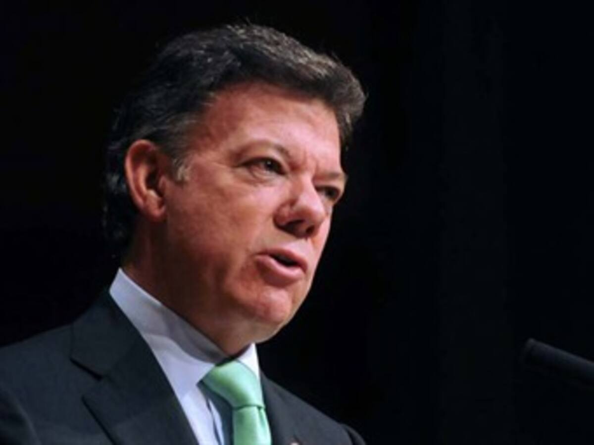 Santos defiende el proceso de paz a través de Twitter
