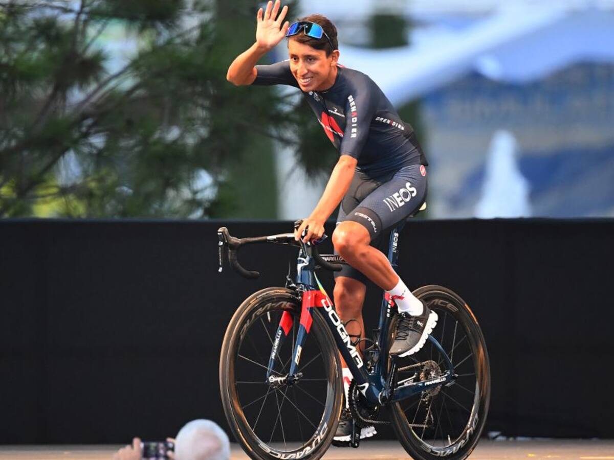Tour de Francia: Pasillo de honor a Egan en la presentación de equipos