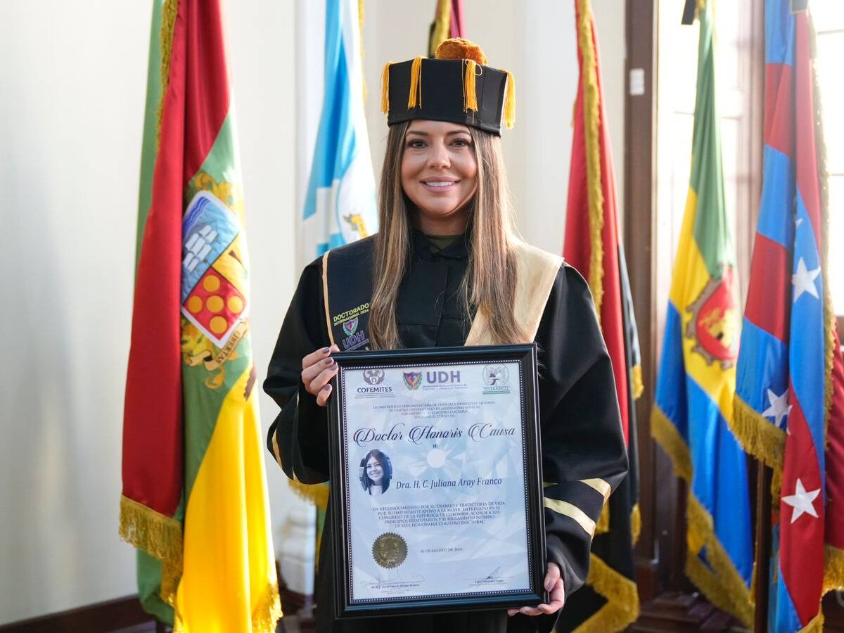 Congresista bolivarense Juliana Aray recibió doctorado Honoris Causa