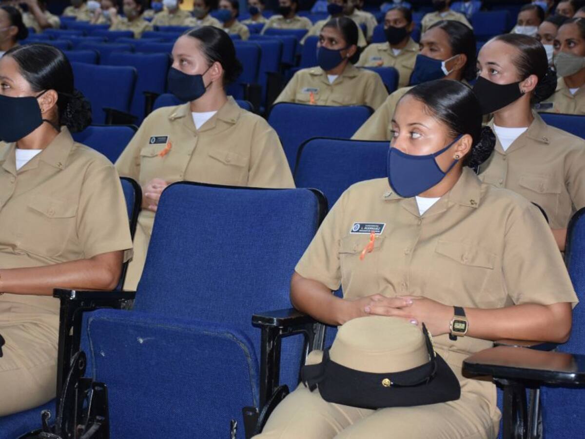 Escuela Naval conmemoró el día de la no violencia contra la mujer