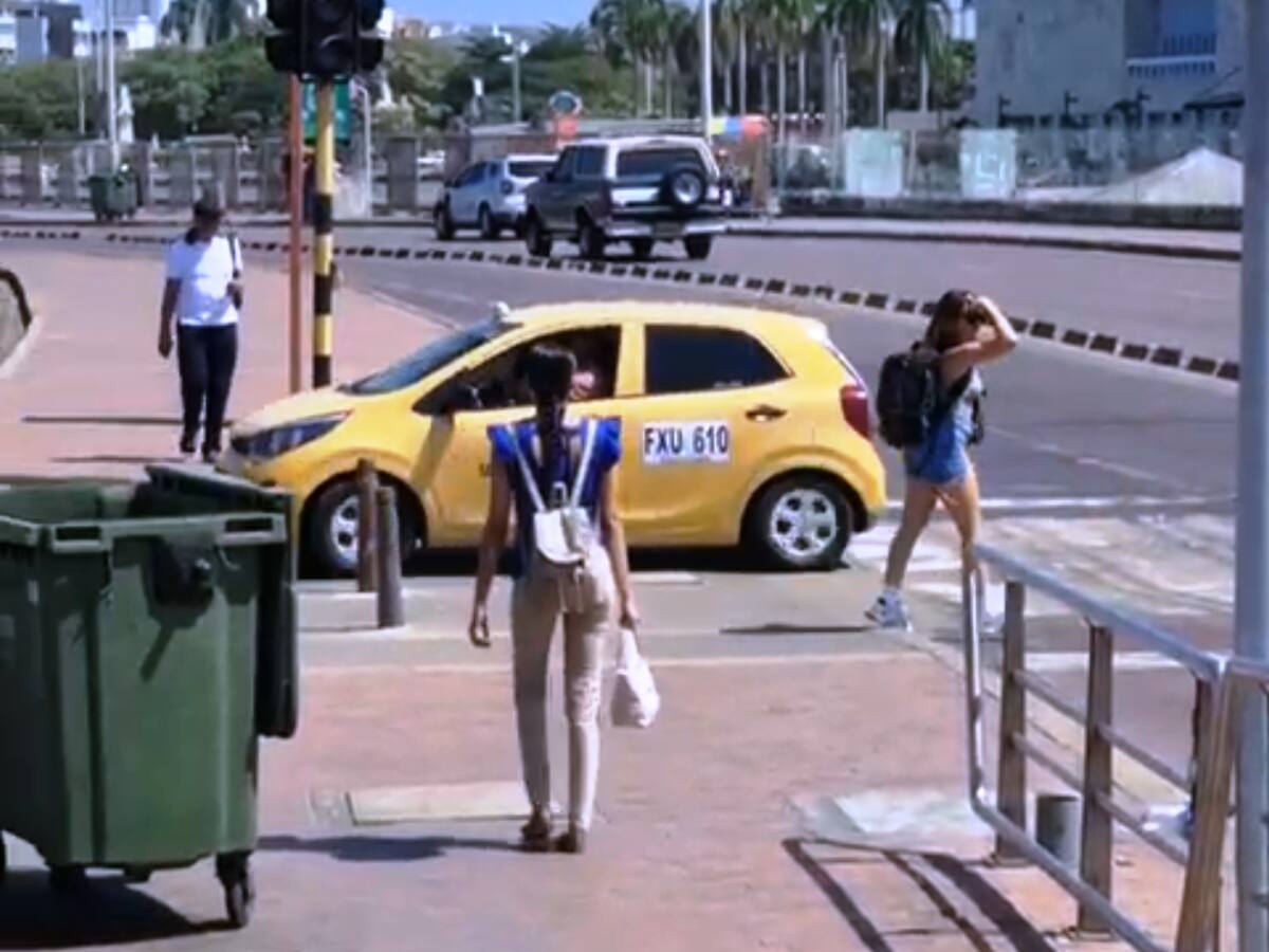 Sancionado taxista que circuló por paso peatonal de La Bodeguita