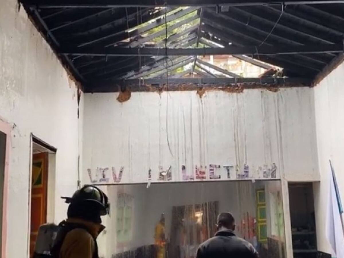 Un incendio afectó la estructura de la casa de la cultura de Urrao