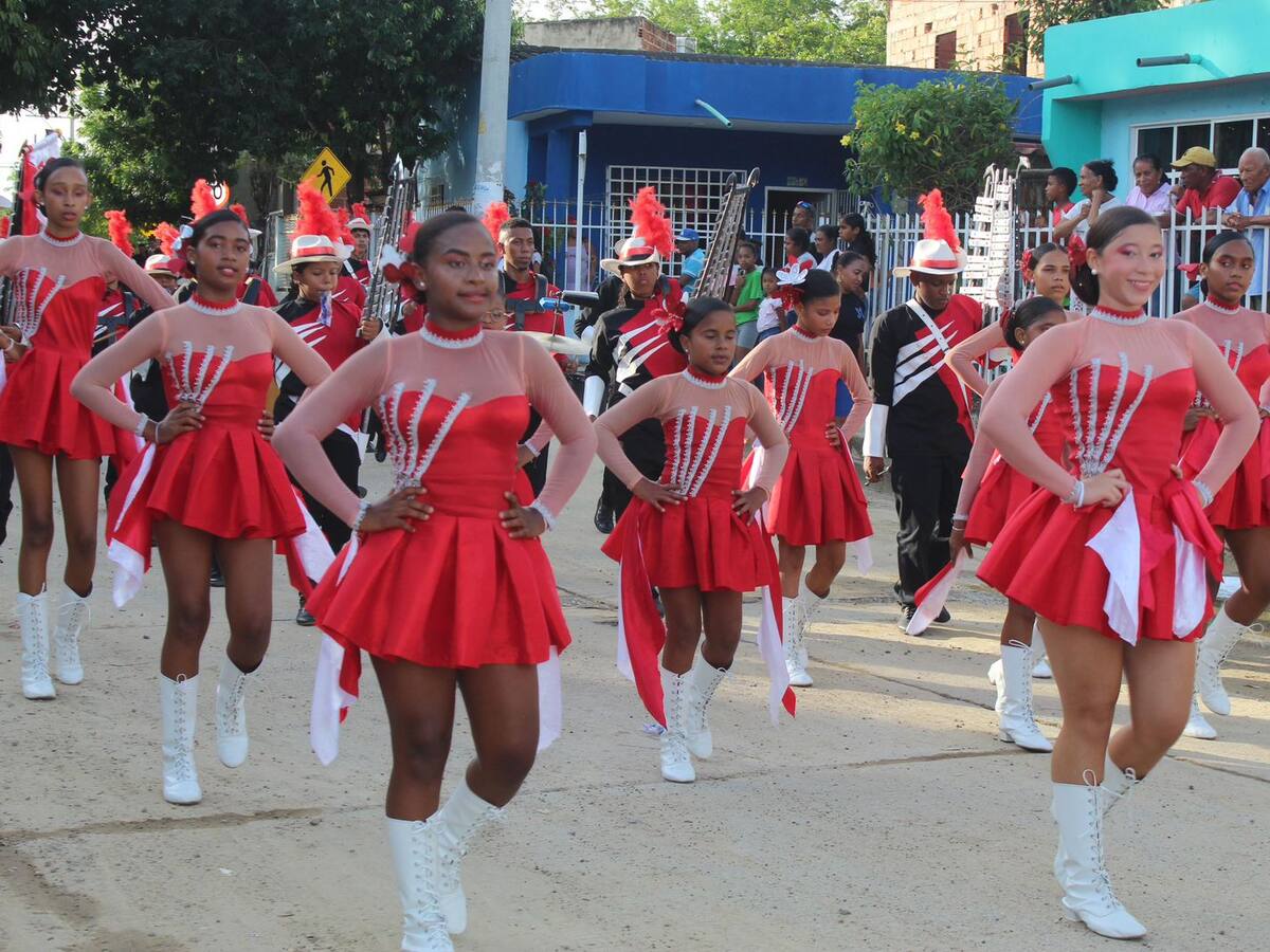 Desfile cultural y muestras artísticas celebraron 30 años de vida municipal en Clemencia