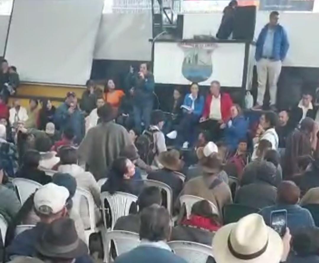 Comunidades de la provincia de Valderrama se reunieron con alcaldes de la zona para evaluar alternativas ante irregularidades en el catastro / Caracol Radio.