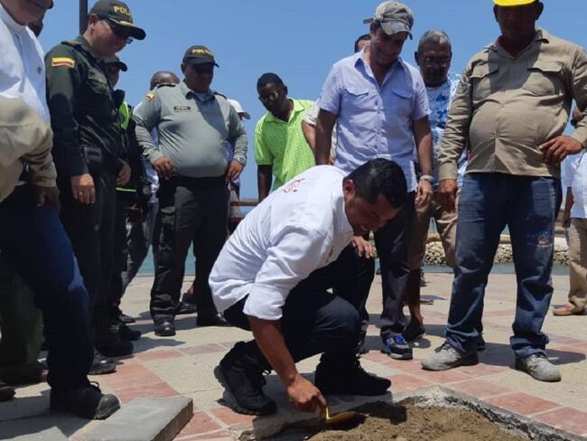 Alcaldes de Tolú y Barranquilla ponen la primera piedra del Malecón