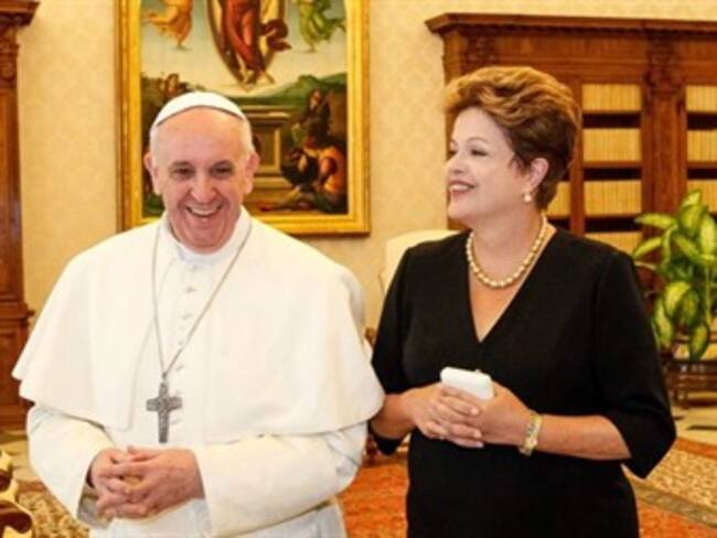 Dilma Rousseff quiere recibir en Brasilia al papa Francisco