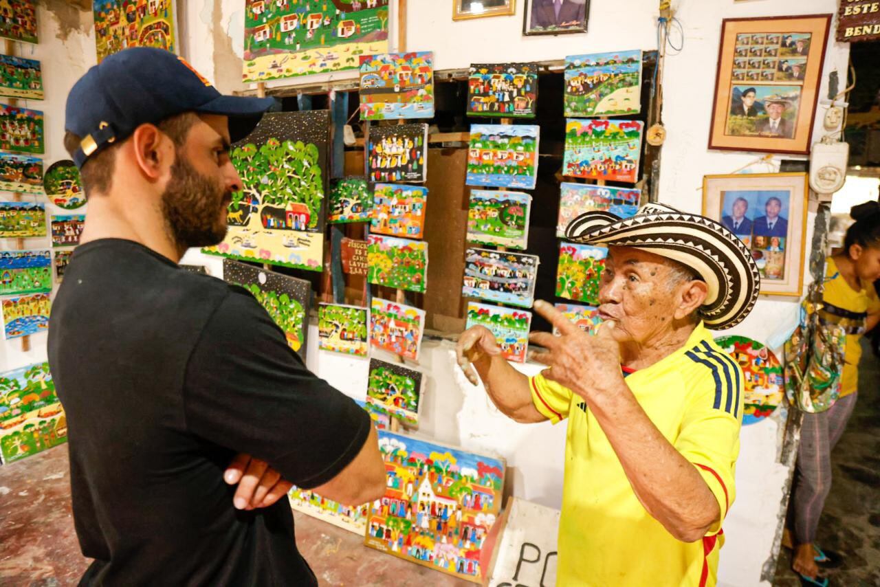 El gobernador Erasmo Zuleta junto al maestro Marcia Alegría.