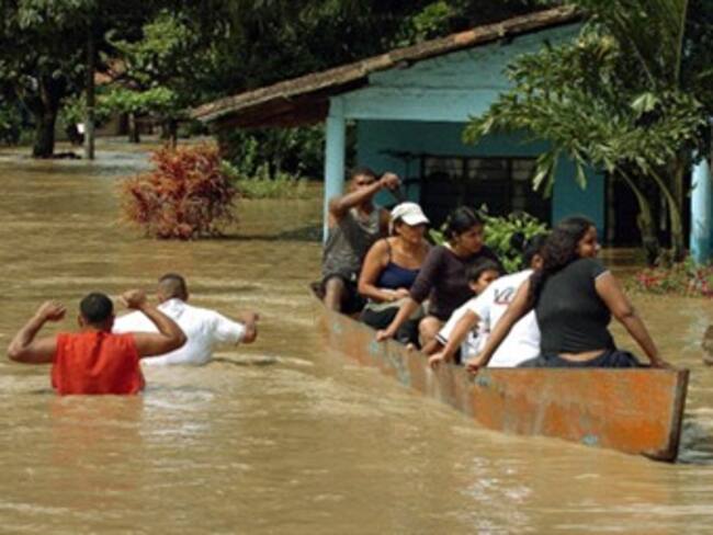 Santos sanciona ley que permite a afectados por desastres naturales postularse nuevamente al subsidio de vivienda