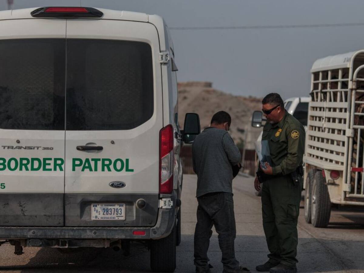 EE.UU. extiende un mes más el cierre parcial de sus fronteras terrestres