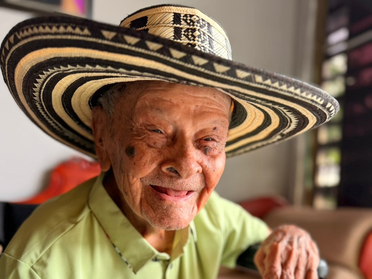 Hombre de 107 años celebra un nuevo cumpleaños y se convierte en símbolo de longevidad en Caquetá