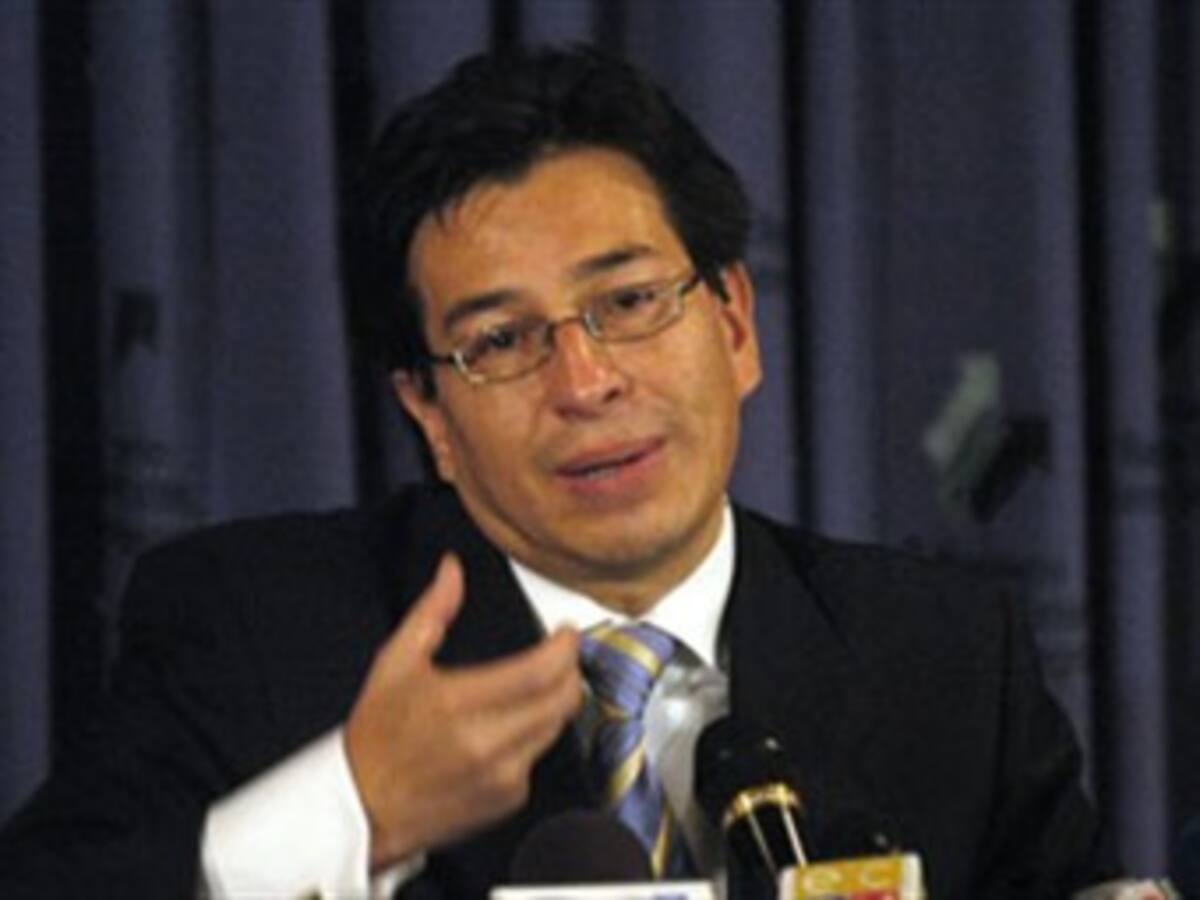 Ecuador condiciona diálogo con Colombia a que rechace política de extraterritorialidad