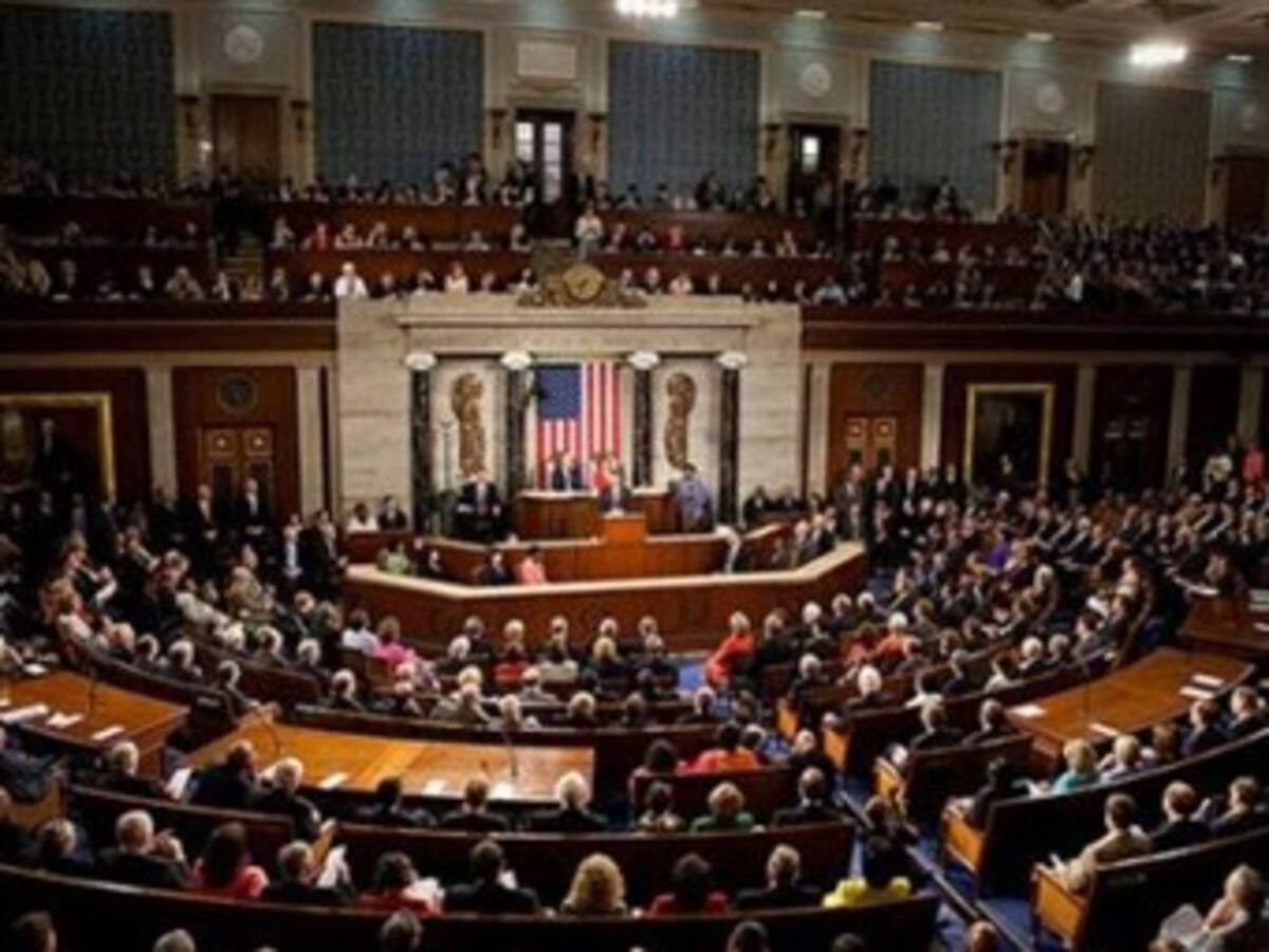 Cámara de Representantes de EEUU aprobó plan bipartidista para evitar suspensión de pagos