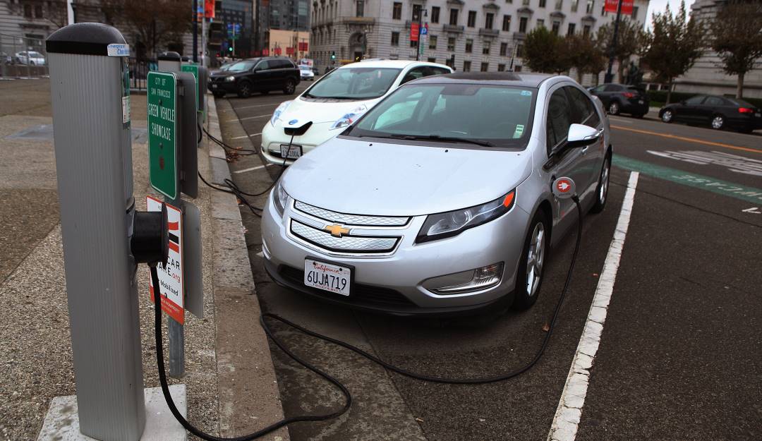 California prohíbe la venta de autos nuevos a gasolina para el 2035. Foto: Getty