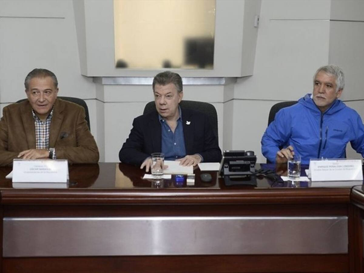 Santos cancela viaje a Portugal por el atentado terrorista en Bogotá