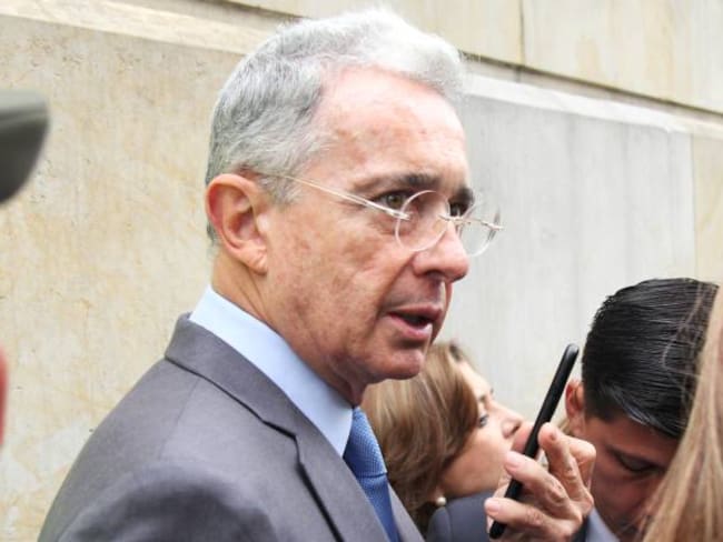 Ex presidente Uribe pide a Fiscalía investigar filtración de información