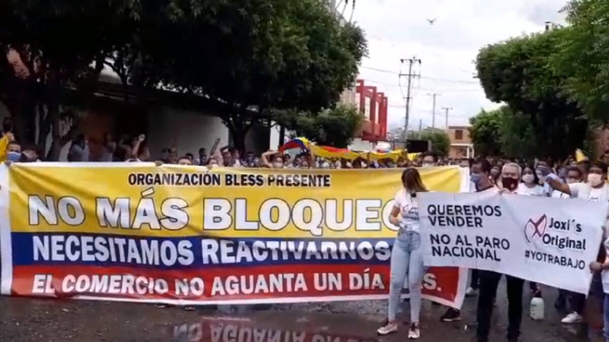 Empresarios protestan por bloqueos viales