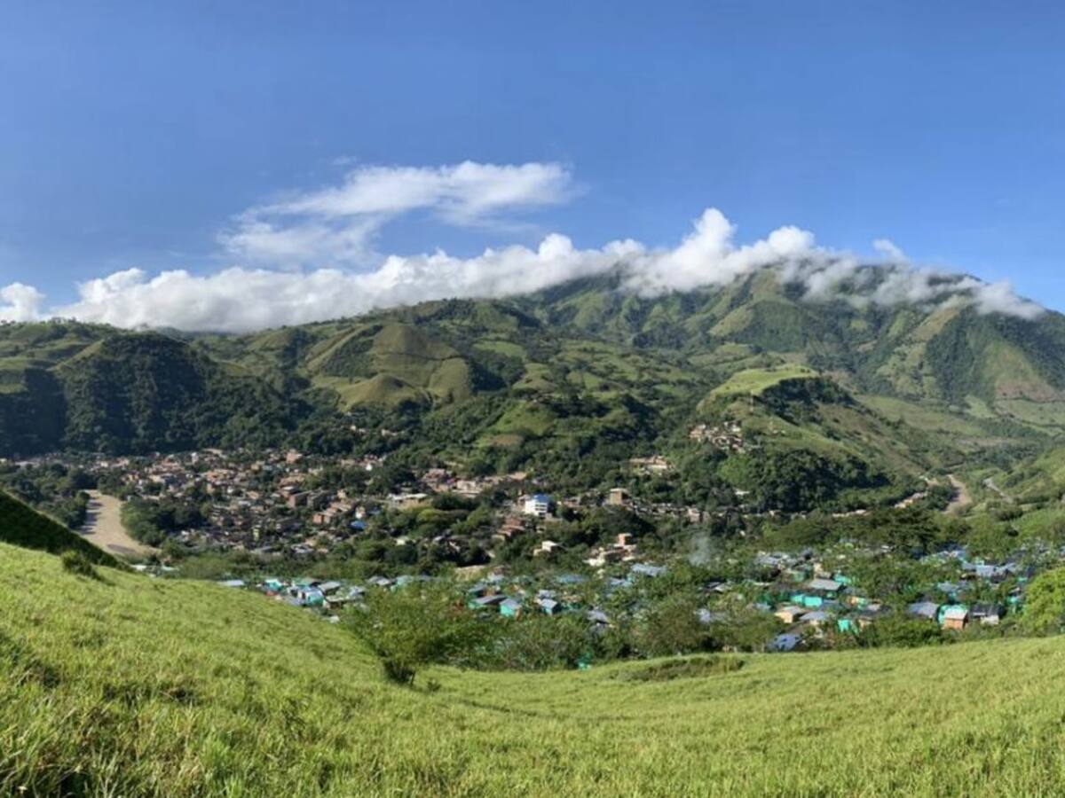 Por riesgo de avalancha, ordenan evacuación de 60 viviendas en Dabeiba