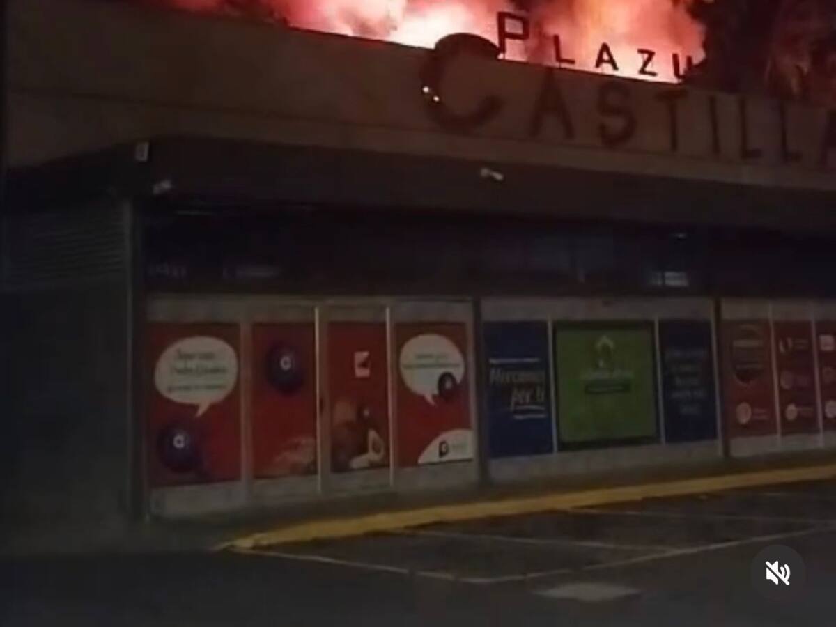 Controlado incendio en el supermercado de Castilla Plaza en Pereira