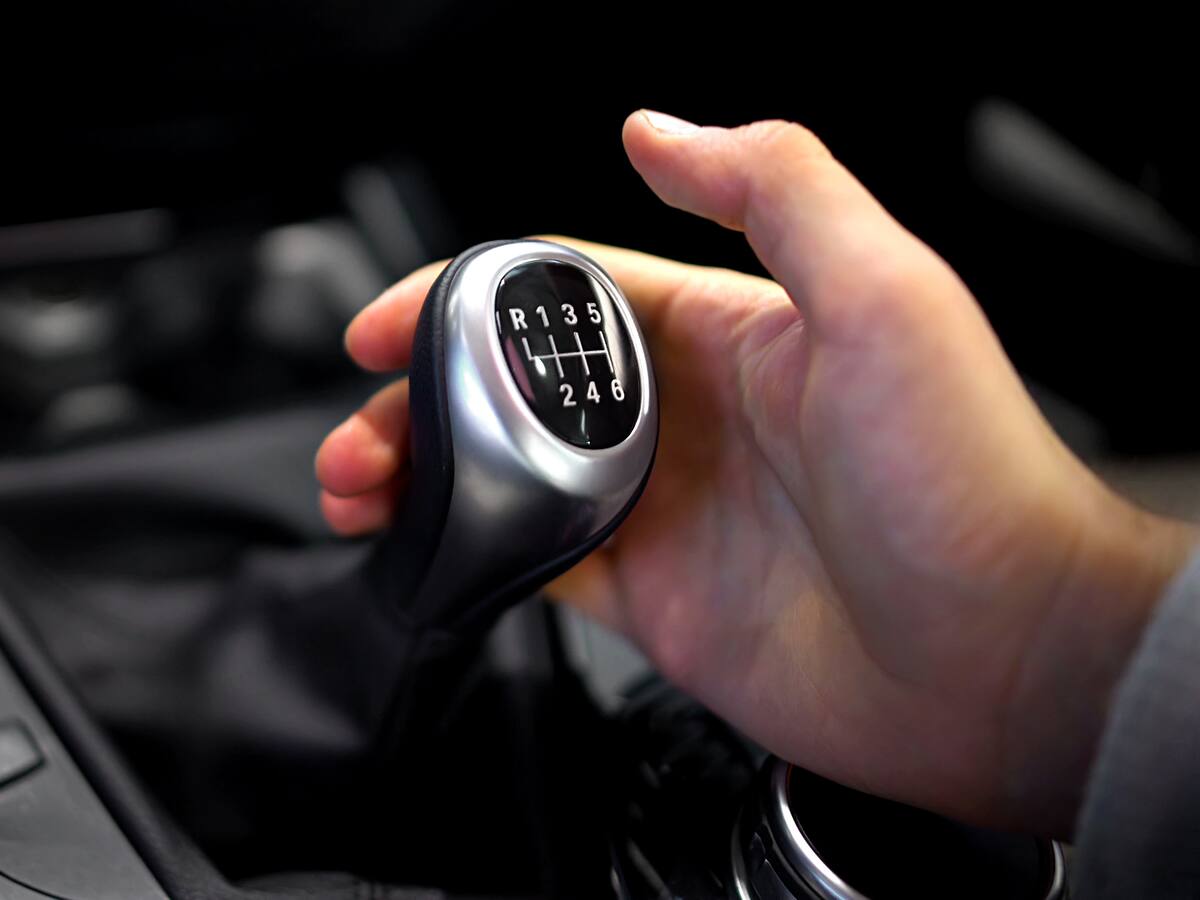 ¡Cuidado! Estos son los riesgos de arrancar un carro en segunda