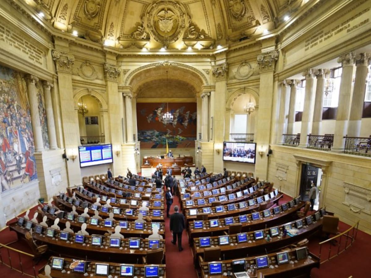 Les pagaron a congresistas 35 millones de sueldo y muchos dicen que no les alcanza