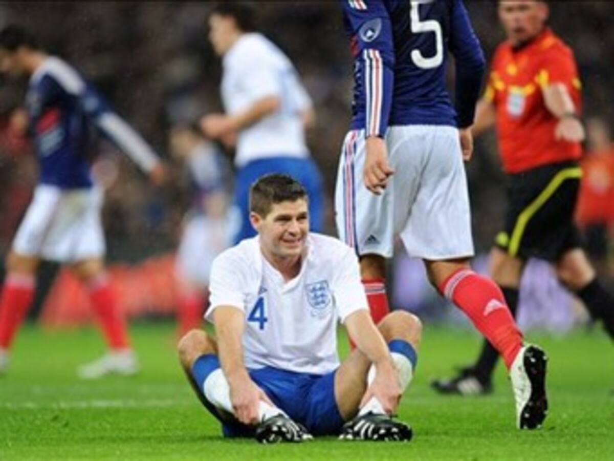 Steven Gerrard estará cuatro semanas de baja por lesión en isquiotibiales
