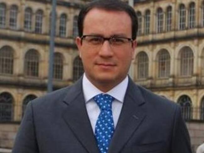Ex concejal Andrés Camacho aceptaría cargos hoy por carrusel de contratos
