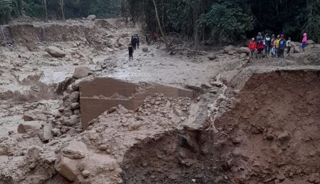 El desbordamiento del rio ha dejado incomunicadas cinco veredas de esta localidad.