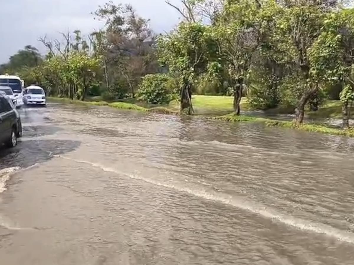Trancón en la Autopista Norte por inundaciones: conozca el estado de las vías y la movilidad