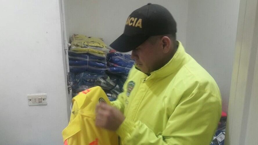 Decomisan más de 16.500 camisetas de fútbol de contrabando. Foto: Policía Fiscal y Aduanera