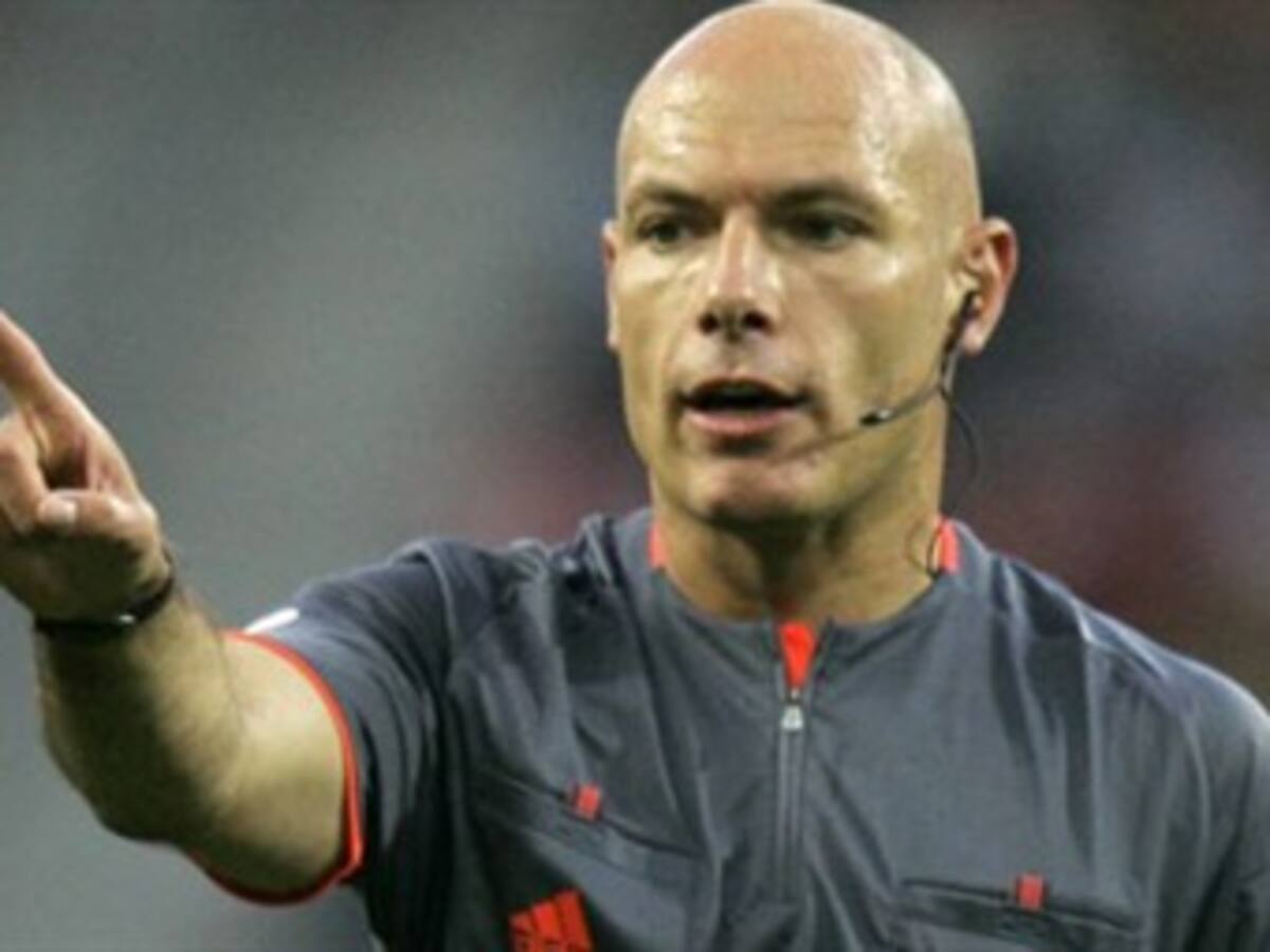 Howard Webb fue el mejor árbitro del mundo en 2010. Oscar Julián Ruiz ocupó el puesto 11